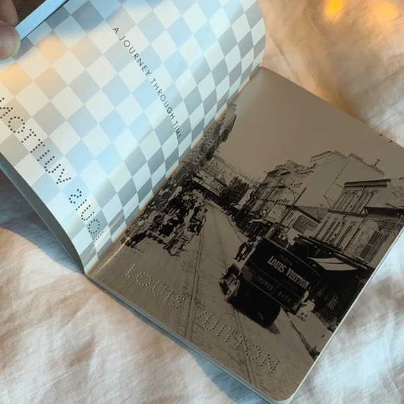 Louis Vuitton look book catalogue - Picture 8 of 8